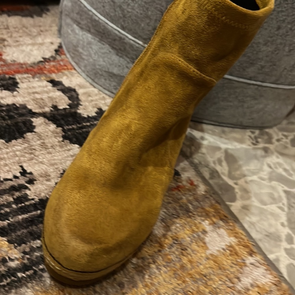 Suede - Picture 2 of 4